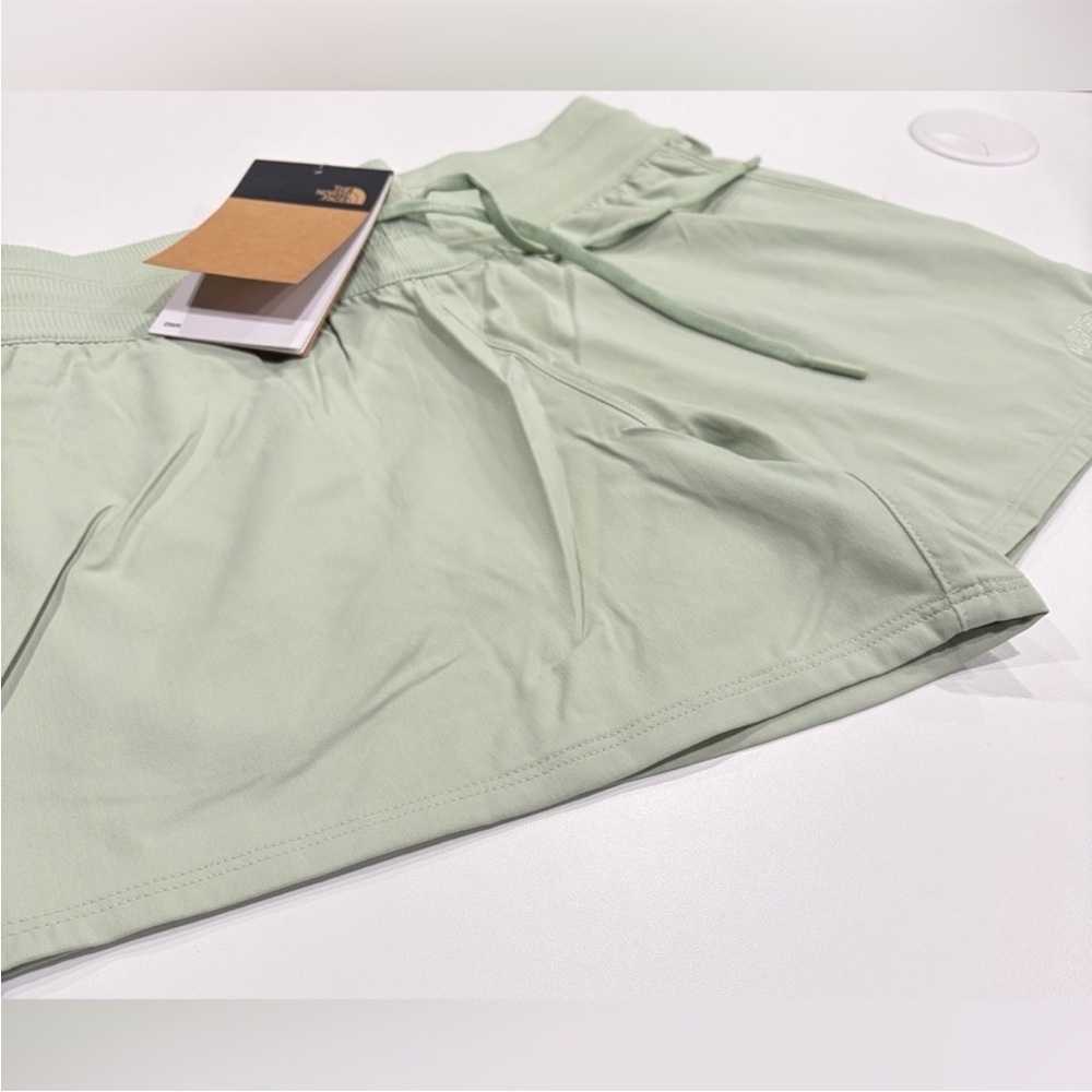 The North Face Women’s XL Aphrodite Shorts Light Green Sage NWT Stretch